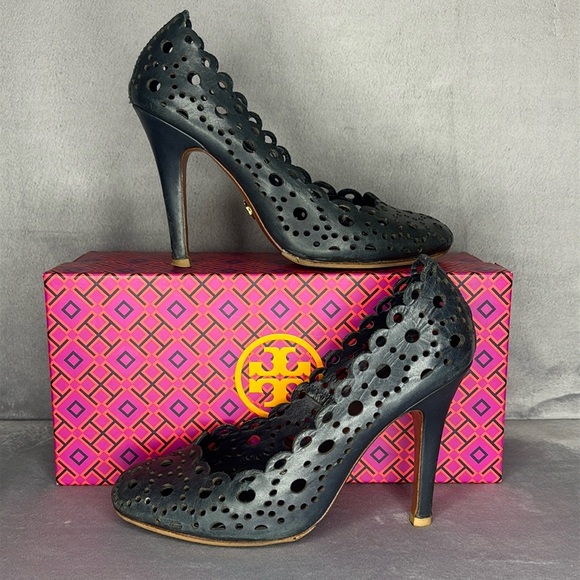 🔥🔥🔥Tory Burch Black Leather Heels with Perforated Design Size 8🔥🔥🔥 - Picture 1 of 10